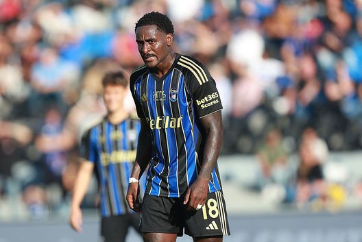 Pisa, Italia - 18 ottobre 2025: M'Bala Nzola durante la partita contro il Verona. (Foto di Gabriele Maltinti/Getty Images) Milan-Pisa, dove vedere l’anticipo di Serie A in diretta tv e streaming LIVE- immagine 3