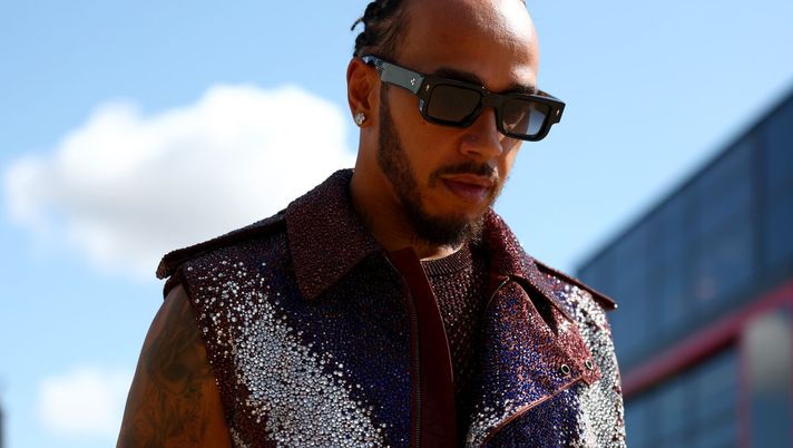 Getty Images  Hamilton, arrivo in grande stile: look da star per il GP di Silverstone - immagine 1