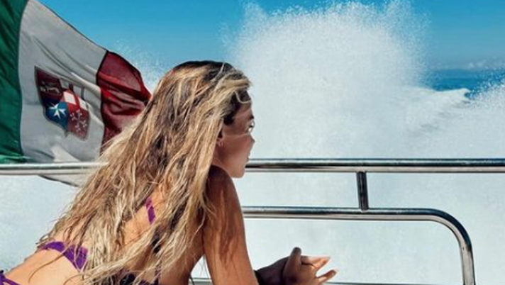 Estate italiana per Diletta e Karius. La Leotta scatena i social col suo lato B perfetto  Estate italiana per Diletta e Karius. La Leotta scatena i social col suo lato B perfetto - immagine 1