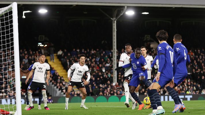 LONDON, ENGLAND - JANUARY 12: Kalidou Koulibaly of Chelsea scores the team's first goal during the Premier League match between Fulham FC and Chelsea FC at Craven Cottage on January 12, 2023 in London, England. (Photo by Ryan Pierse/Getty Images) Chelsea