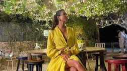 Federica Nargi, illumina Formentera: lo scatto in abito lungo giallo conquista