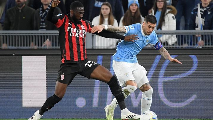 Fikayo Tomori (difensore AC Milan), qui durante Lazio-Milan 1-0 (Serie A 2025-2026) | News (Getty Images) Lazio-Milan 1-0 (45'): mosci e poco cattivi, meritatamente sotto | Serie A News