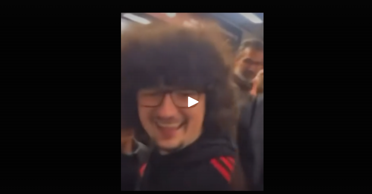VIDEO / Follia a Old Trafford: aggredito il tifoso della sfida social “The United Strand” VIDEO / Follia a Old Trafford: aggredito il tifoso della sfida social “The United Strand”