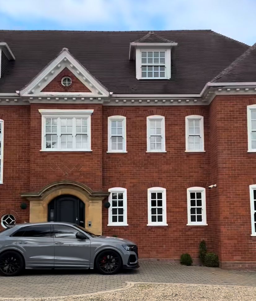 Bailey svuota la sua villa a due piani di Birmingham: le immagini del trasloco- immagine 2