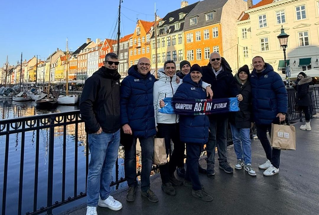 Napoli “conquista” Copenaghen: sciarpa azzurra attorno alla Sirenetta – GALLERY - immagine 3