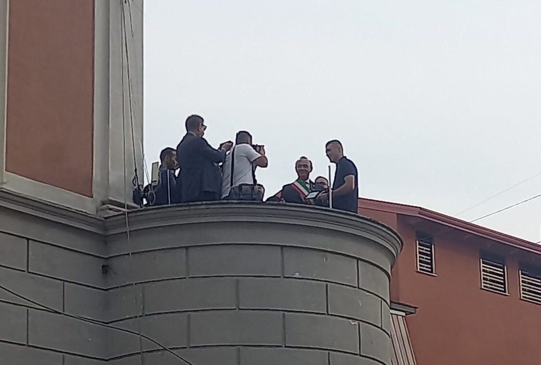 GALLERY Buongiorno diventa cittadino onorario di Cardito: la consegna delle chiavi- immagine 1