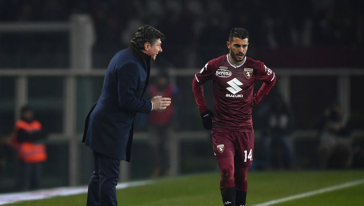 TURIN, ITALY - DECEMBER 26: Torino FC head coach Walter Mazzari issues instructions to Iago Falque during the Serie A match between Torino FC and Empoli at Stadio Olimpico di Torino on December 26, 2018 in Turin, Italy. (Photo by Valerio Pennicino/Getty Images) Falque, che ovazione! Il popolo (e non solo) vuole il tridente con Verdi e Belotti - immagine 1