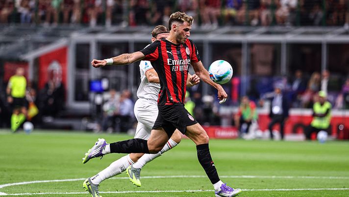 Santiago Gimenez Milan infortunio gimenez-infortunio-post-social-storia-strana-che-puzza-complottismo-contro-il-milan