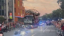 VIDEO, Milan-Bologna: pullman rossonero arrivato a San Siro | PM News