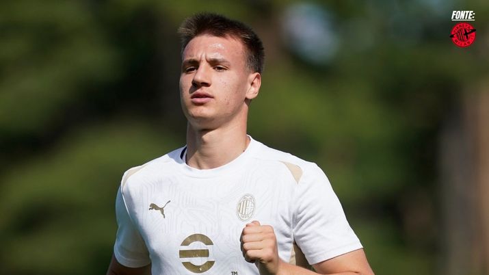 Francesco Camarda, nell'ultima stagione in prestito al Lecce, rientrerà al Milan per fine prestito nel calciomercato estivo 2026 | AC Milan News (Credits foto: Getty Images) Camarda e l'esordio con l'Italia: ecco i suoi numeri. Quale è la strada migliore per lui e il Milan? | PM