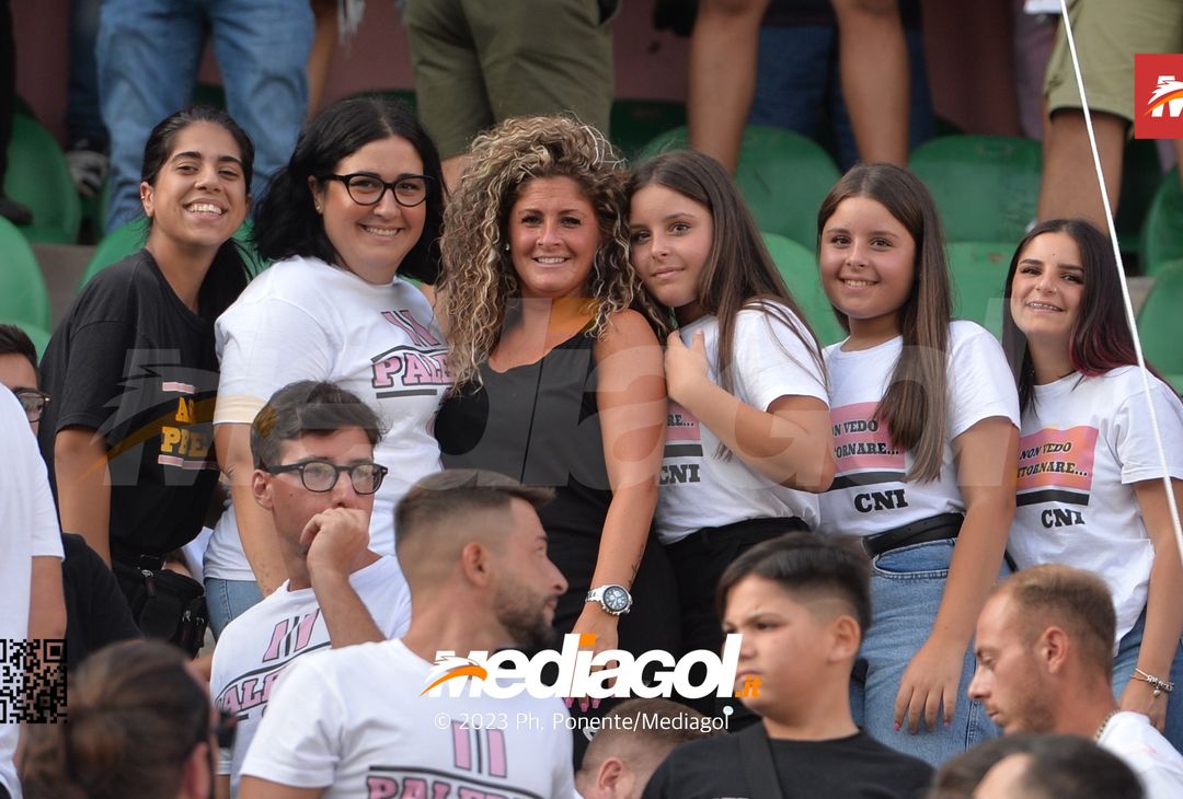 FOTOTIFO Palermo-Feralpisalò 3-0, gli scatti ai tifosi al “Renzo Barbera” (GALLERY) - immagine 44