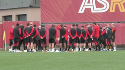 VIDEO / Mourinho, discorso motivazionale alla squadra: applausi e abbraccio a Kristensen