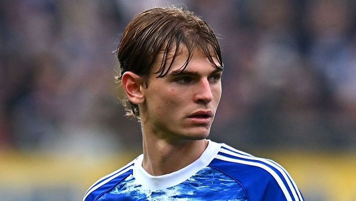 PARMA, ITALY - OCTOBER 25: Nico Paz of Como 1907 looks on during the Serie A match between Parma Calcio 1913 and Como 1907 at Stadio Ennio Tardini on October 25, 2025 in Parma, Italy. (Photo by Alessandro Sabattini/Getty Images) Romano – Como, ecco la situazione di Nico Paz e cosa succede verso gennaio col Real Madrid - immagine 1