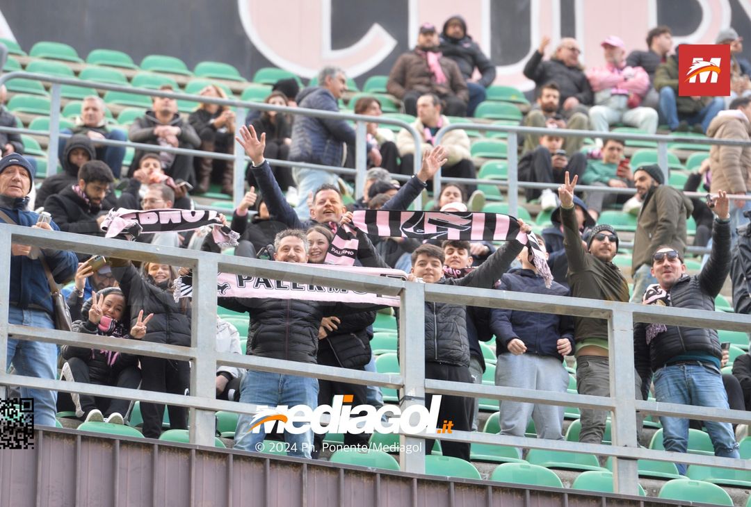 FOTOTIFO Palermo-Modena 4-2, gli scatti ai tifosi al “Renzo Barbera” (GALLERY) - immagine 26
