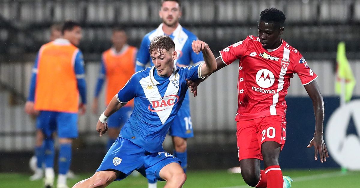 Brescia nel baratro, Serie B stravolta: 4 punti di penalizzazione scatenano il caos Brescia nel baratro, Serie B stravolta: 4 punti di penalizzazione scatenano il caos