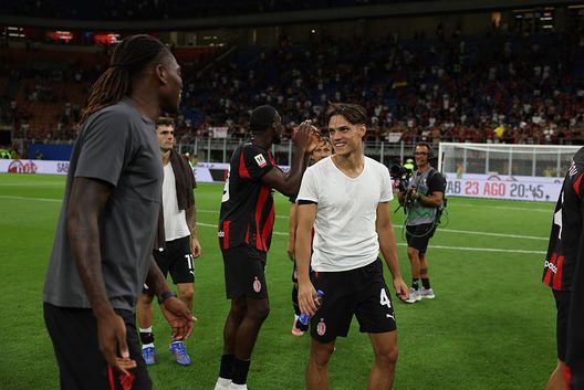 Leao, tutto in una notte: gol e infortunio, i gemelli in rossonero- immagine 2