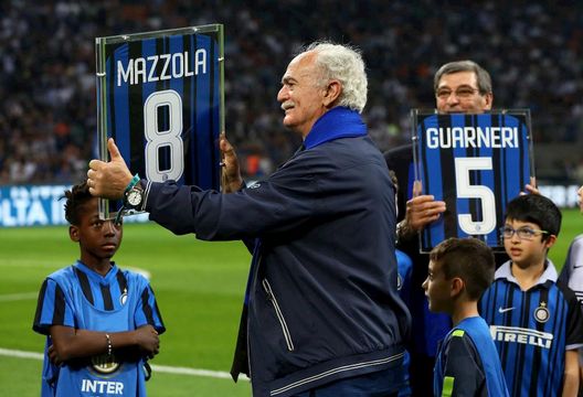 Sky – Inter, ad Appiano presente Mazzola. E spunta uno striscione dei tifosi nerazzurri- immagine 2
