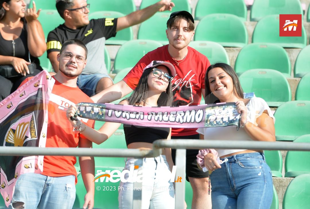 FOTOTIFO Palermo-Feralpisalò 3-0, gli scatti ai tifosi al “Renzo Barbera” (GALLERY) - immagine 62