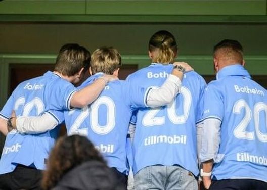 Haaland festeggia in Svezia il titolo del Malmo del suo amico Erik Botheim