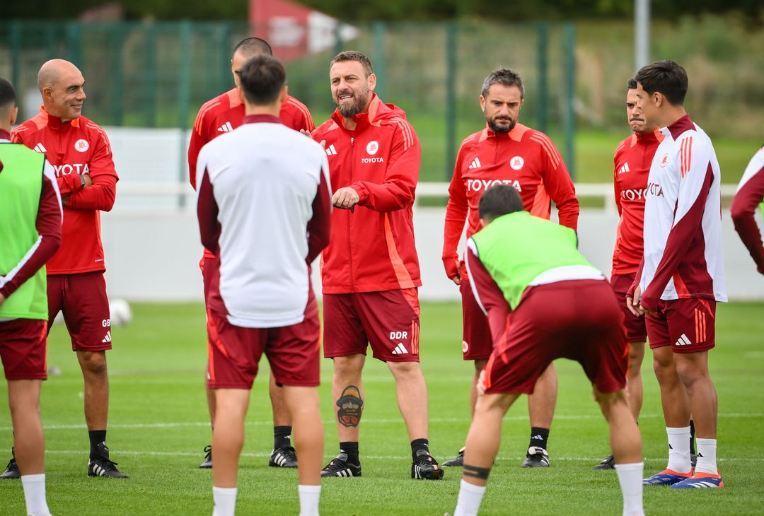 Roma, primo allenamento in Inghilterra per Dovbyk – FOTO GALLERY - immagine 10