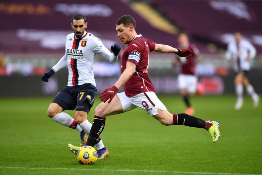 TURIN, ITALY - FEBRUARY 13: Andrea Belotti of Torino FC crosses the ball during the Serie A match between Torino FC and Genoa CFC at Stadio Olimpico di Torino on February 13, 2021 in Turin, Italy. Sporting stadiums around Italy remain under strict restrictions due to the Coronavirus Pandemic as Government social distancing laws prohibit fans inside venues resulting in games being played behind closed doors. (Photo by Valerio Pennicino/Getty Images) Torino-Juventus è anche Belotti vs Ronaldo: sarà il loro ultimo derby?- immagine 2