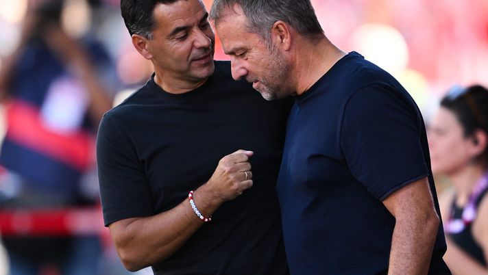 GIRONA, SPAIN - SEPTEMBER 15: Michel, Head Coach of Girona FC, interact with Hansi Flick, Head Coach of FC Barcelona, during the LaLiga match between Girona FC and FC Barcelona at Montilivi Stadium on September 15, 2024 in Girona, Spain. (Photo by David Ramos/Getty Images) Flick: “La forma attuale della squadra è straordinaria” - immagine 1