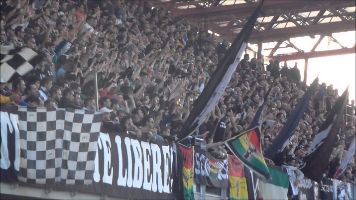 Tifosi del Cesena, in 466 al Bentegodi  Tifosi del Cesena, in 466 al Bentegodi - immagine 1