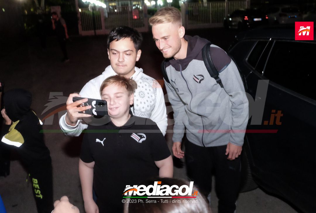 FOTO PALERMO: i rosanero si radunano al parcheggio dell’ippodromo (GALLERY) - immagine 10