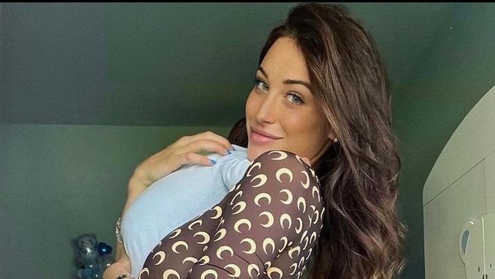 La moglie di Musso risponde ai follower: “Sì, mi sono rifatta il seno dopo il parto perché…” - immagine 1