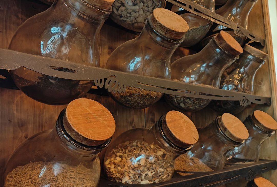 GALLERY VN – Lo stabilimento dell’Unicum: dove il proprietario è tifoso viola - immagine 12