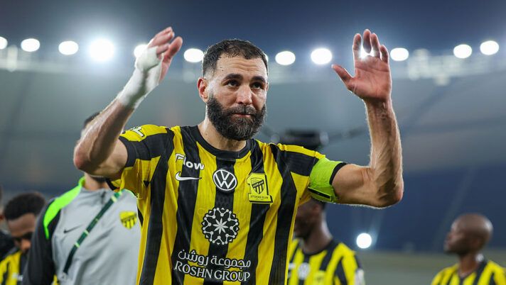 JEDDAH, SAUDI ARABIA - NOVEMBER 29: Karim Benzema of Al Ittihad celebrates after winning the Saudi King's Cup match between Al Ittihad and Al Shabab at Prince Abdullah Al Faisal Stadium on November 29, 2025 in Jeddah, Saudi Arabia. (Photo by Yasser Bakhsh/Getty Images) Juve, Thuram: “Benzema? Se vuole venire siamo contenti! Siamo cresciuti, l’esultanza…” - immagine 1