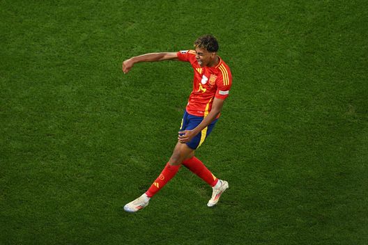Lamine Yamal della Spagna festeggia il primo gol della sua squadra durante la semifinale di UEFA EURO 2024 tra Spagna e Francia alla Munich Football Arena, il 9 luglio 2024 a Monaco di Baviera, Germania. (Foto di Matthias Hangst/Getty Images) Nations League, Portogallo-Spagna: probabili formazioni e dove vederla in TV- immagine 4