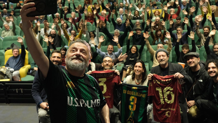 Roma Femminile, scambio di maglie tra Di Guglielmo e il cast di “U.S. Palmese” Roma Femminile, scambio di maglie tra Di Guglielmo e il cast di “U.S. Palmese” - immagine 1