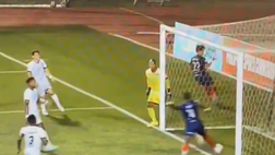 Filippine, ma come ha fatto a mangiarsi un gol del genere?