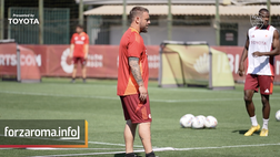 VIDEO – Passaggi e movimenti senza palla. De Rossi: “Così non vi prendono più”