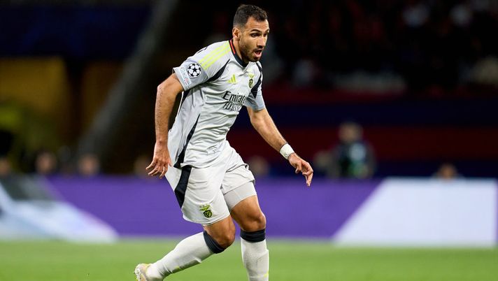 BARCELONA, SPAIN - MARCH 11: Evangelos Pavlidis of SL Benfica in action during the UEFA Champions League 2024/25 UEFA Champions League 2024/25 Round of 16 Second Leg match between FC Barcelona and SL Benfica at on March 11, 2025 in Barcelona, Spain. (Photo by Aitor Alcalde/Getty Images) vangelis pavlidis