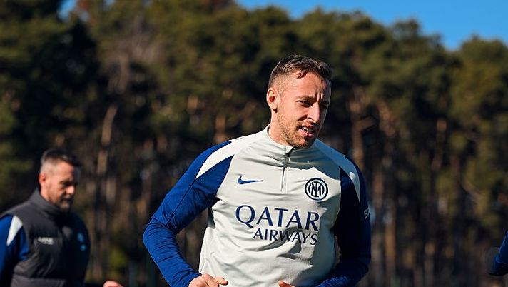 COMO, ITALY - FEBRUARY 20: Davide Frattesi of FC Internazionale in action during the FC Internazionale training session ab BPER Training Centre at Appiano Gentile on February 20, 2026 in Como, Italy. (Photo by Mattia Pistoia - Inter/Inter via Getty Images) Inter, per Frattesi due possibili destinazioni in Serie A: ecco i club interessati al centrocampista - immagine 1