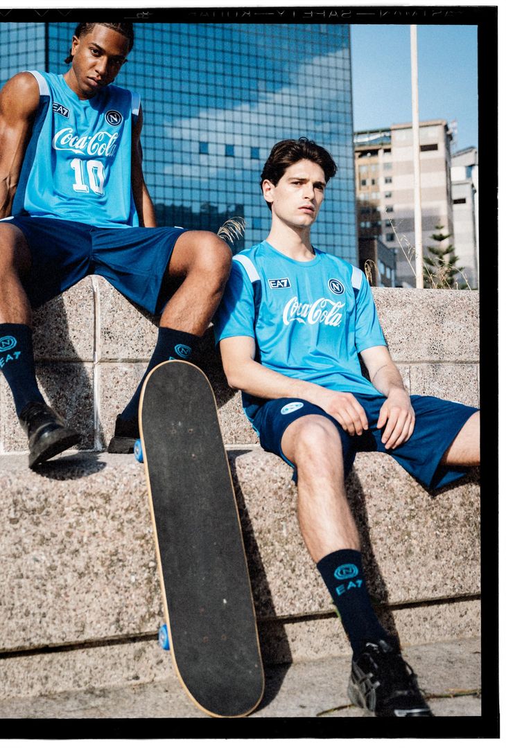 Il Napoli annuncia il nuovo kit di allenamento