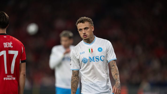LISBON, PORTUGAL - DECEMBER 10: Noa Lang in action during the UEFA Champions League 2025/26 League Phase MD6 match between SL Benfica and SSC Napoli at on December 10, 2025 in Lisbon, Portugal. (Photo by SSC NAPOLI/SSC NAPOLI via Getty Images) Lang, nessun riscontro su una possibile cessione: la posizione del Napoli – Sky - immagine 1