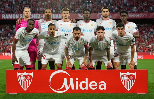 La formazione del Siviglia scesa in campo contro il Las Palmas (Foto di Aitor Alcalde/Getty Images) Il Las Palmas valuta un ricorso contro il Siviglia per formazione irregolare- immagine 2