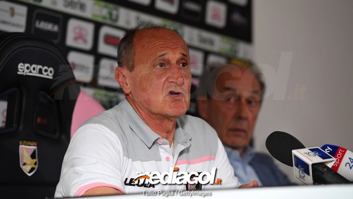 PALERMO, ITALY - APRIL 24: Delio Rossi answers questions during his presentation ad new Head Coach of US Citta' di Palermo at Tenente Carmelo Onorato Sports Center on April 24, 2019 in Palermo, Italy. (Photo by Tullio M. Puglia/Getty Images) Fiorentina, l’ex Delio Rossi: “Giocano bene, Arthur ok con Duncan. Bonaventura…” - immagine 1