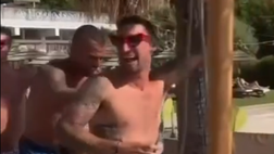 Politano, Spinazzola e Mazzocchi show: trenino in spiaggia sulle note di “Pedro”