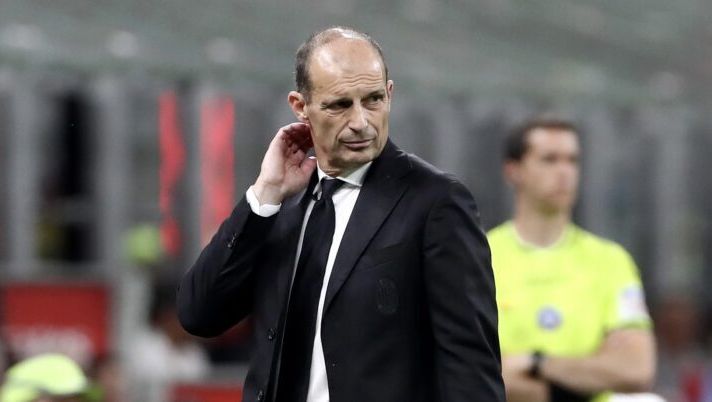 MILAN, ITALY - MAY 24: Massimiliano Allegri, Head Coach of AC Milan, looks on during the Serie A match between AC Milan and Cagliari Calcio at the Giuseppe Meazza Stadium on May 24, 2026 in Milan, Italy. (Photo by Marco Luzzani/Getty Images) Allegri: “Dimissioni? Rispondo così! Sono il responsabile, ho sbagliato. Il crollo, la società e il futuro…” - immagine 1
