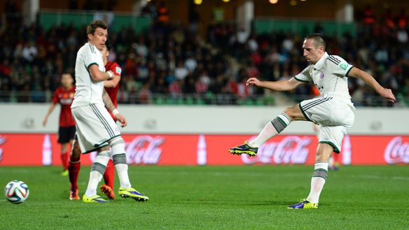Ribery calcia verso la porta per il gol dell'1-o contro il Guangzhou. (Foto di Lars Baron/Bongarts/Getty Images) Bayern Monaco: la storia al Mondiale per club e i tre gol più belli- immagine 4