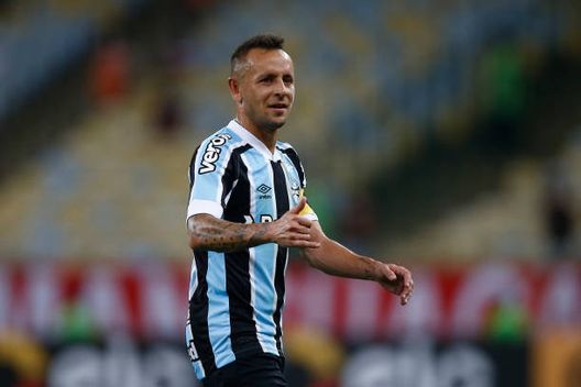 Con la divisa del Gremio. (Photo by Wagner Meier/Getty Images) Rafinha annuncia l’addio al calcio giocato: ringrazia anche il Genoa- immagine 7