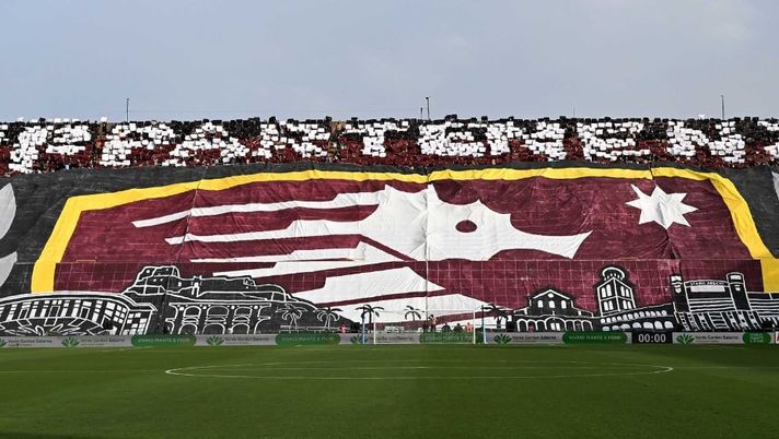 Salernitana, la curva saluta la Serie A con uno striscione da brividi - immagine 1