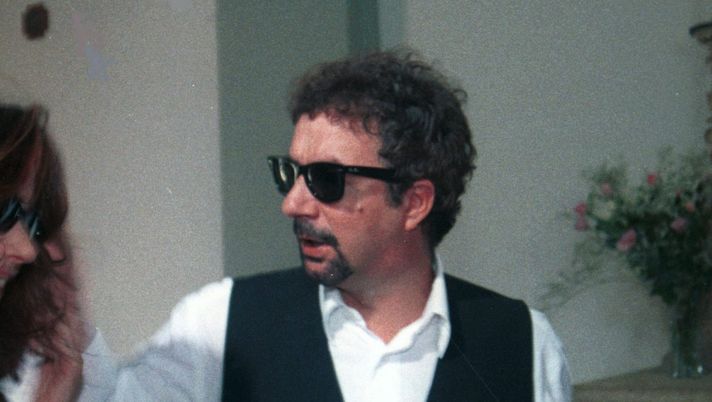 Germogli ph: 1999 Francesco Nuti attore e regista sul set di un film ANSA: funerale Nuti, tanti amici viola per il saluto a Francesco - immagine 1