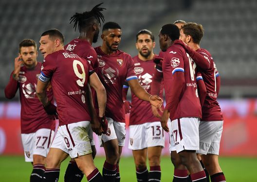 TURIN, ITALY - NOVEMBER 30: Andrea Belotti of Torino F.C. celebrates after scoring their team's first goal with his teammates during the Serie A match between Torino FC and UC Sampdoria at Stadio Olimpico di Torino on November 30, 2020 in Turin, Italy. Sporting stadiums around Italy remain under strict restrictions due to the Coronavirus Pandemic as Government social distancing laws prohibit fans inside venues resulting in games being played behind closed doors. (Photo by Valerio Pennicino/Getty Images) Torino-Sampdoria 2-2, l’analisi dei gol: nell’1-1 frittata di Meité e Singo- immagine 4
