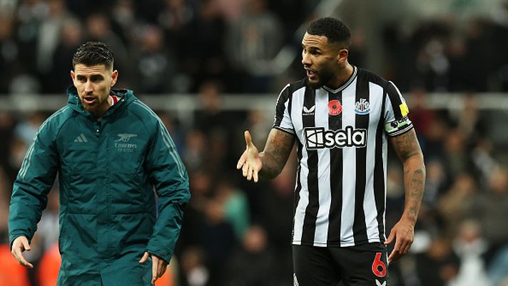 Newcastle, Lascelles: “Felice di aver battuto l’Arsenal. Jorginho non voleva stringermi la mano” - immagine 1