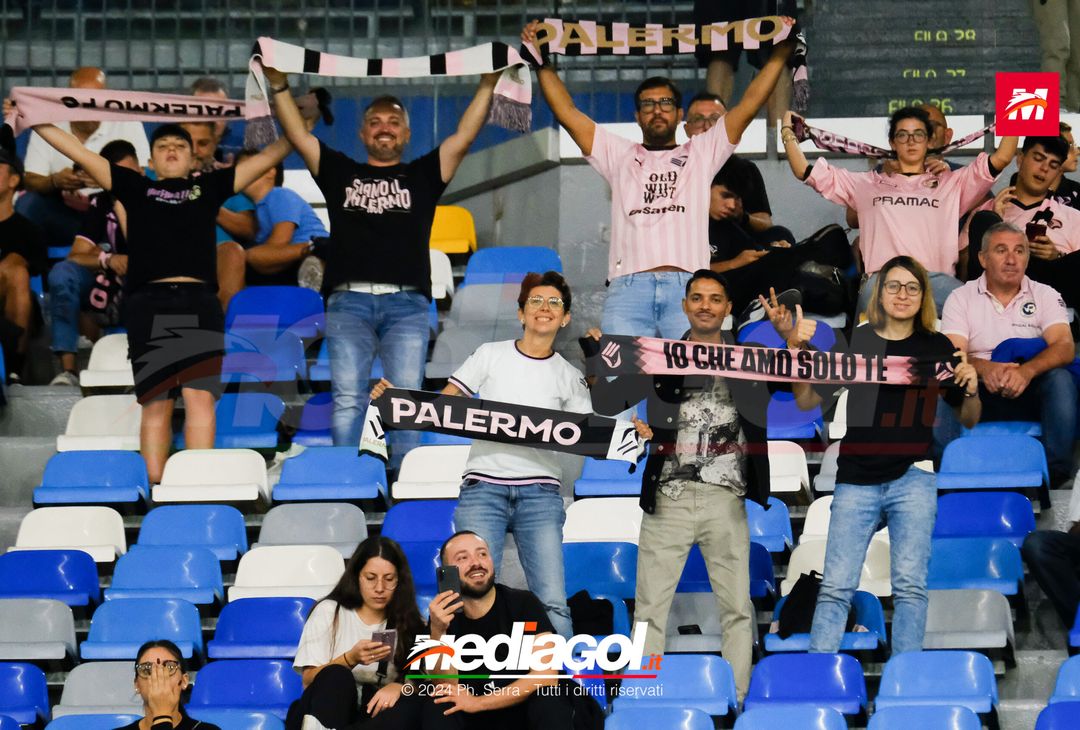 FOTOTIFO Napoli-Palermo 5-0, gli scatti ai tifosi al “Maradona” (GALLERY) - immagine 15